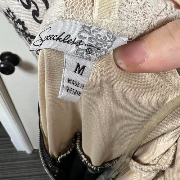 Speechless cream and black illusion maxi dress with lace bodice. Size M - Picture 8 of 9